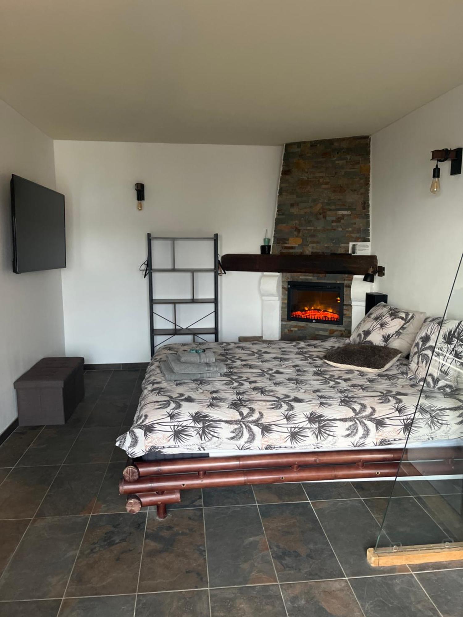 Studio Port Pin Vue Mer, Jacuzzi, Hammam, Parking Prives Cassis Exteriör bild